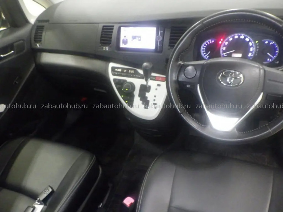 Toyota ISIS PLATANA V BLANC
